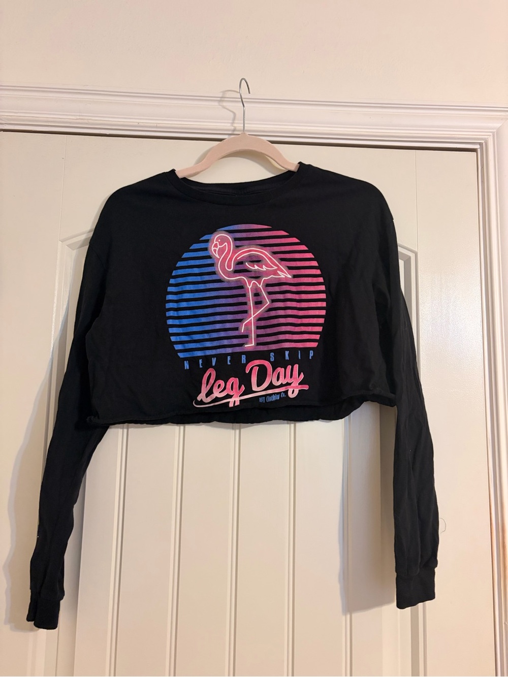 Black Cropped Sweatshirt with Neon Flamingo "Leg Day" Graphic